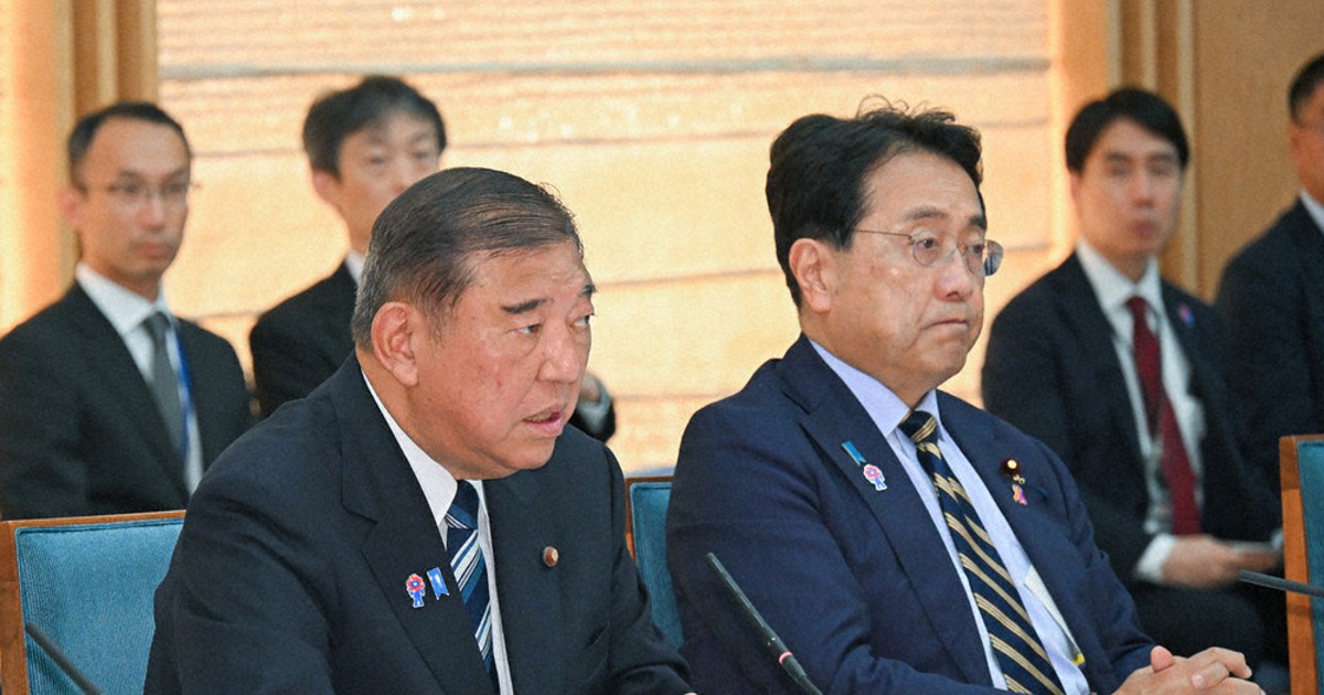 mainichiDCC's tweet card. 　22日に合意した日米関税交渉の詳細が、複数の政府関係者への取材で判明した。自動車関税を巡り、トランプ米大統領は赤沢亮正経済再生担当相との会談で、20％までしか引き下げられないと主張。赤沢氏は米国への投資額や利益配分の積み増しなどで譲歩し、15％での合意にこぎつけたが、日本側が要求した「相互関税」の