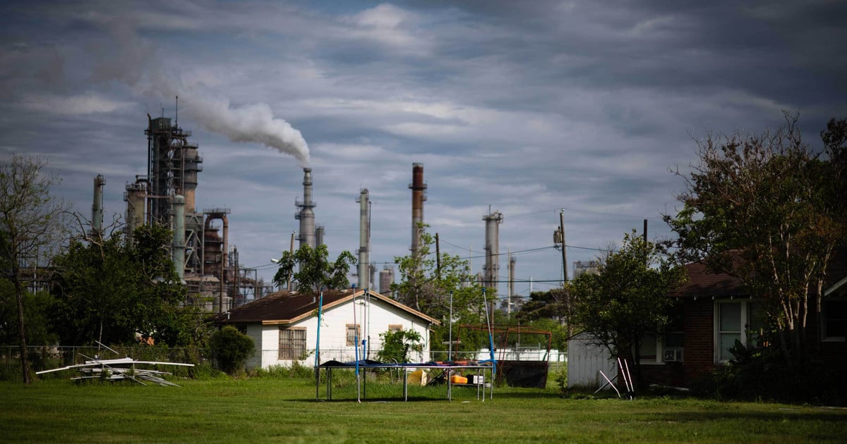 davidgclohessy's tweet card. Federal housing officials spent years investigating cities from Chicago to Memphis to Corpus Christi for putting industrial plants and unwanted facilities in poor, nonwhite neighborhoods. Now, under...