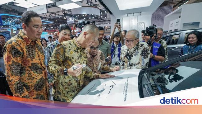 detikoto's tweet card. Hyundai Motors Indonesia luncurkan STARGAZER Cartenz dan Cartenz X di GIIAS 2025. Mendukung industri otomotif lokal dan inovasi teknologi.
