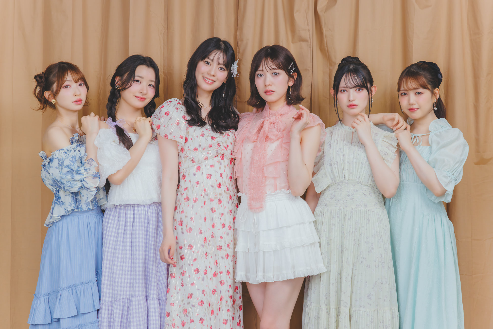 entamenext's tweet card. 2024年4月に結成10周年という大きな節目を迎えた超ときめき♡宣伝部が、記念すべき『超ときめき♡宣伝部 10th Anniversary Book』（宝島社）を発売した。「すきっ！～超ver～」「最上級にかわいいの！」などのヒットで躍進を
