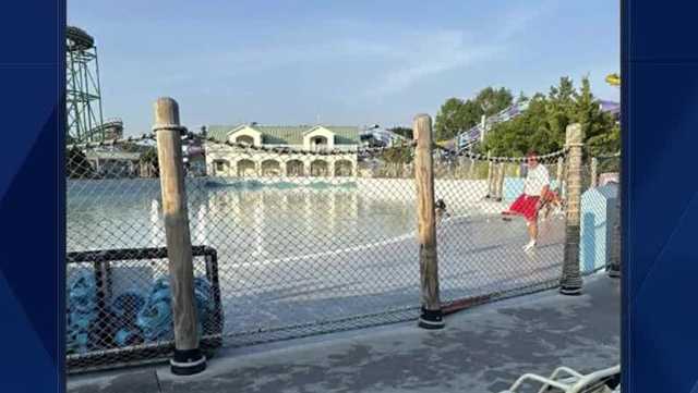 WJCLNews's tweet card. Antonio Santos and his fiancée were at the park with their children when they noticed the girl limp in the water, with her older sister trying to pull her to safety.