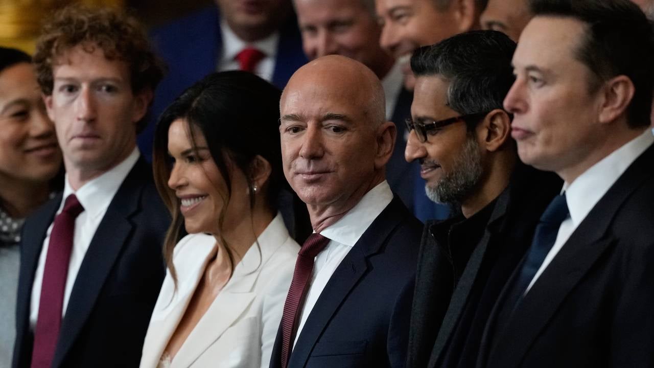 klloydwrong's tweet card. The world’s wealthiest people have a few things in common, but one of the most prominent is that the 10 richest have more than $100 billion to their name.