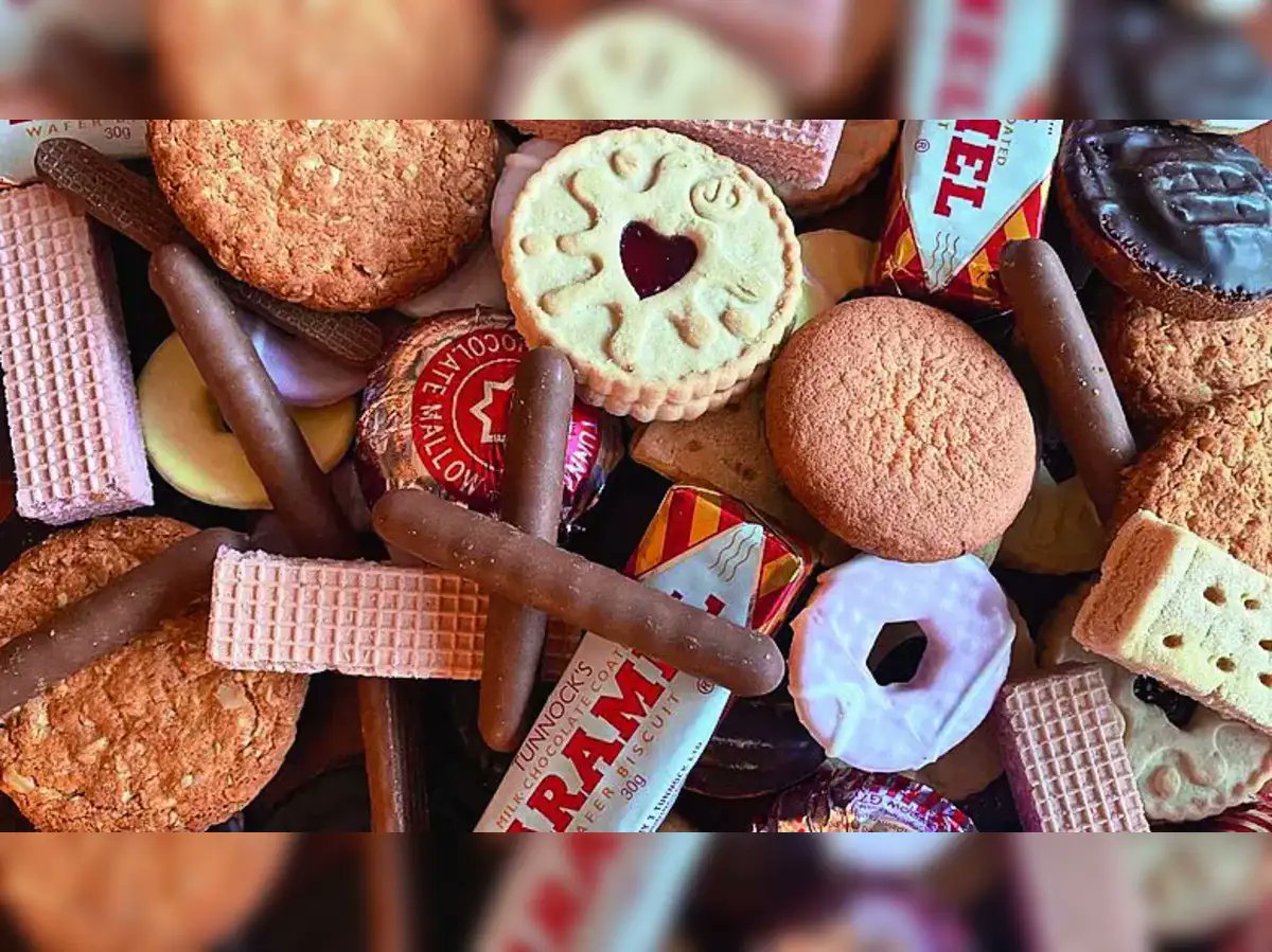 Devinder_Sharma's tweet card. India-Britain FTA may allow tariff-free entry for British food. This includes chocolate and soft drinks. A similar FTA with EU nations indicates cheaper chocolates. Concerns arise about unhealthy...