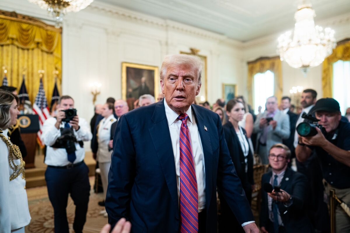 BloombergJapan's tweet card. トランプ米大統領による一連の新たな貿易合意により、アジアの輸出業者には関税について一定の明確さが生じたが、中国のサプライチェーン（供給網）を標的にした懲罰的な関税をどう回避できるかという肝心な点は依然として不透明なままだ。