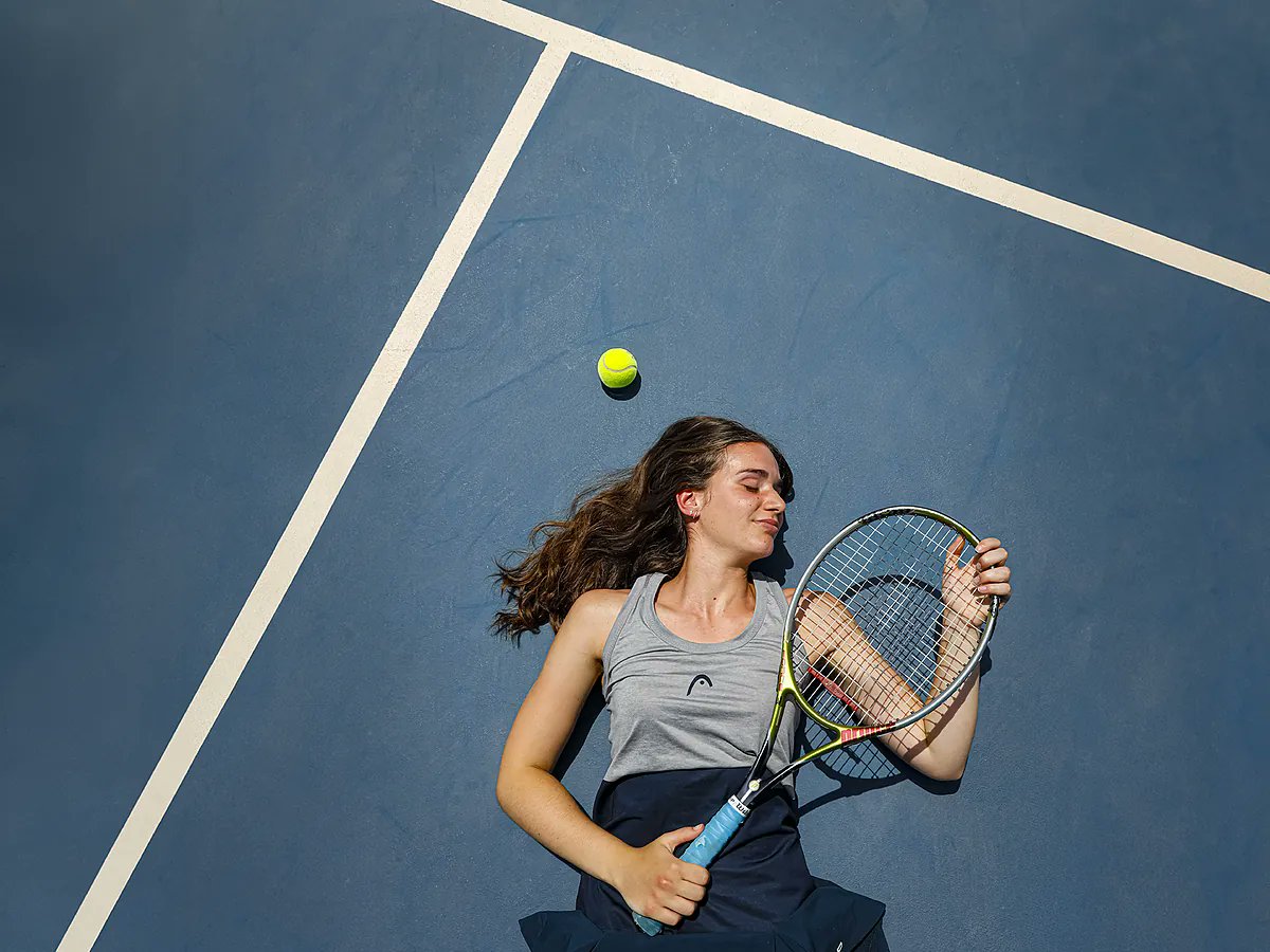 abelfros's tweet card. Las mejores alumnas de la Selectividad más competitiva de los últimos años no tienen tiempo para discotecas ni para el móvil: este verano hacen mucho deporte, lectura al