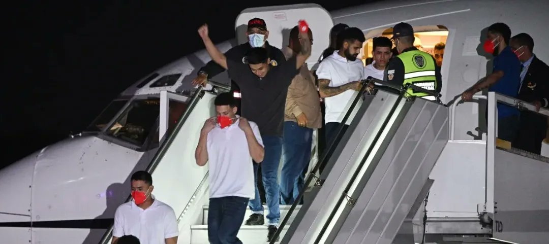 abcesnoticias's tweet card. CompartirAdvertise here Tras el llamativo canje de prisioneros entre Estados Unidos, Venezuela y El Salvador la semana pasada, surgieron en el radar un tablero de actores que no solo fueron clave...