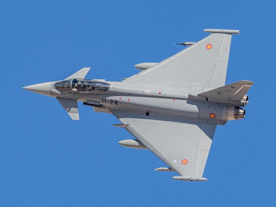 Infodefensa's tweet card. Los aviones de combate, integrados en la Policía Aérea del Báltico, tendrán la misión principal de vigilar y proteger el espacio aéreo del flanco este de injerencias de Rusia. En Lituan ...