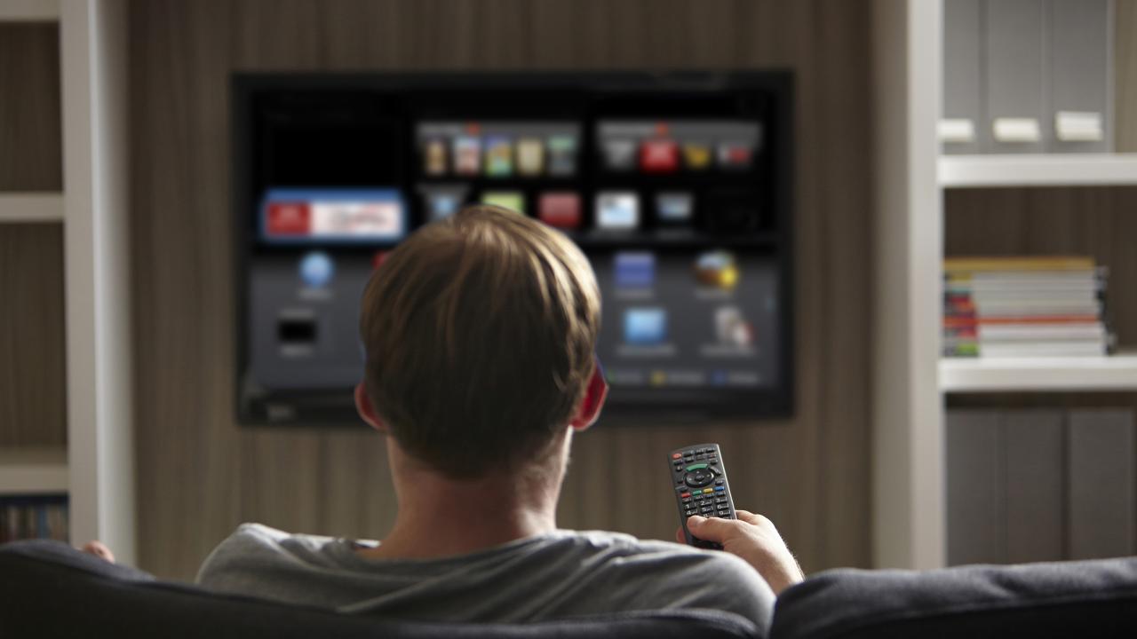 UCDavis_Egghead's tweet card. If you’re thinking of buying a “smart” TV for the holidays, you ought to know that your new device is constantly capturing snapshots of what’s on screen and sending them back to the manufacturer —...