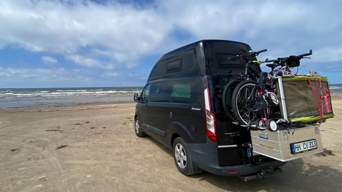 noz_os's tweet card. Vanlife mit Kindern im Realitätscheck: Das Wohnmobil muss weg. Warum eine Familie nach vier Jahren ihren Camper-Van verkauft und in Zukunft mietet.