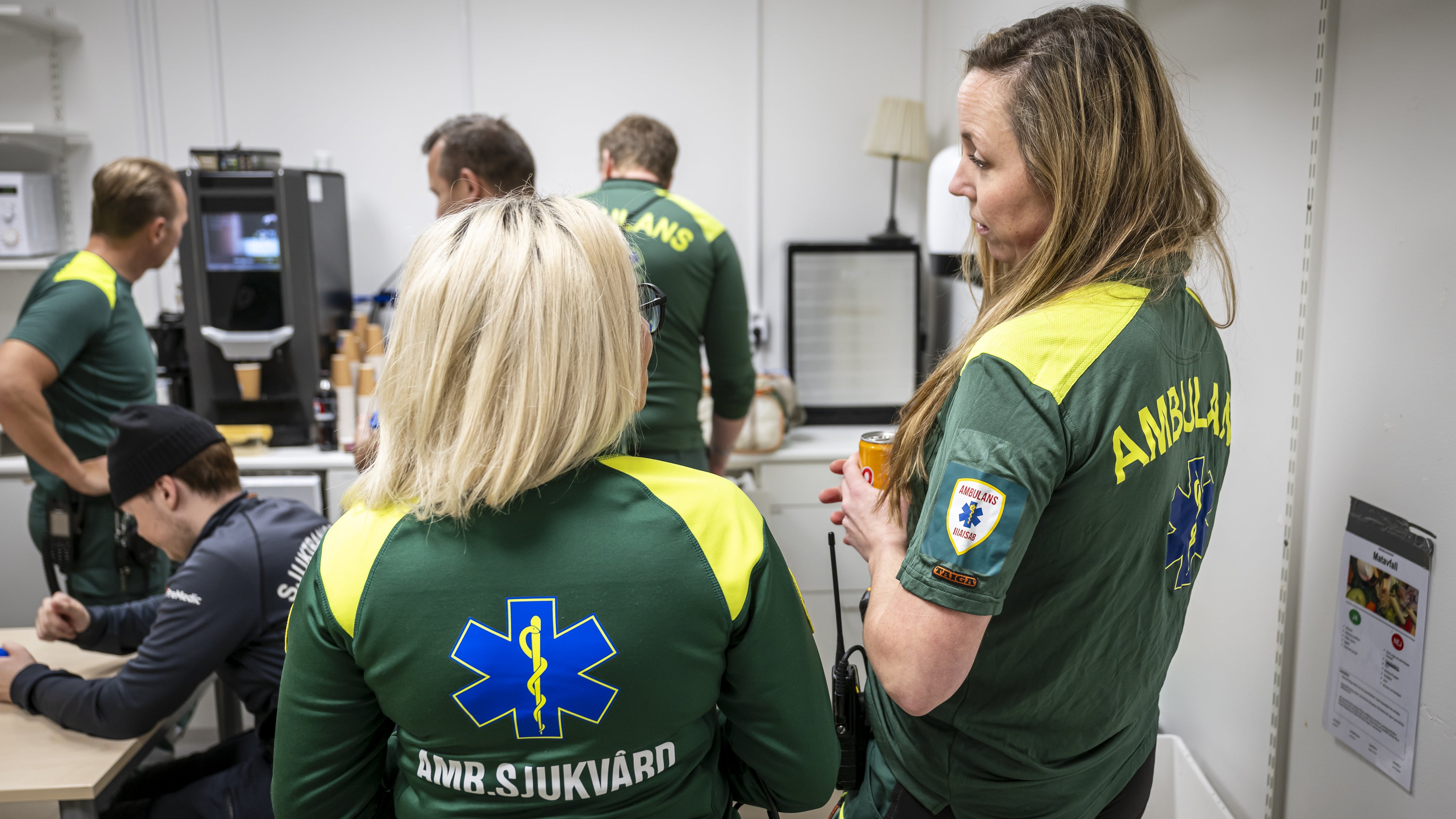 LtTorstenson's tweet card. Bemanningssituationen inom ambulanssjukvården är ansträngd, medger Region Stockholm i sin senaste veckorapport. Lösningen är att försöka locka fler att ta extrapass.