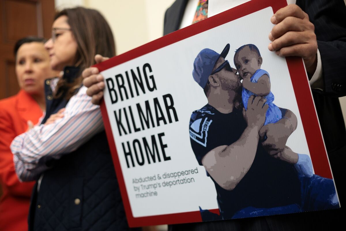BobVanVoris's tweet card. Kilmar Abrego Garcia, the Maryland man mistakenly deported by the Trump administration to a prison in El Salvador, has been brought back to the US to face federal charges that he illegally transpor...