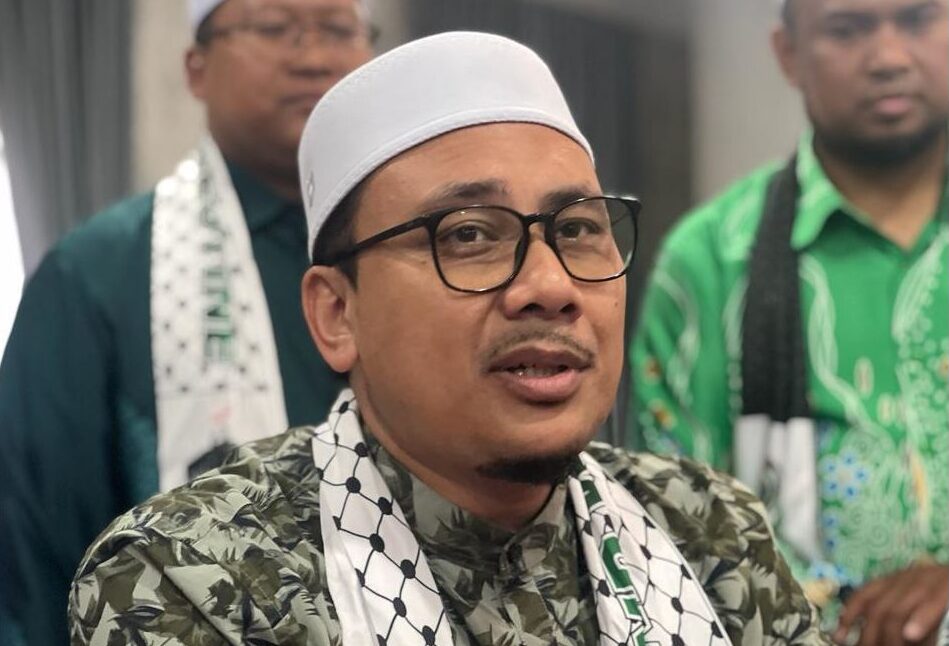 UMonline's tweet card. Ketua Pemuda Pas, Afnan Hamimi Taib Azamudden berkata, arahan tersebut telah dikeluarkan Dewan Bandaraya Kuala Lumpur (DBKL).