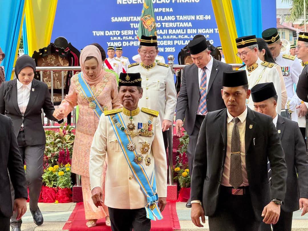 UMonline's tweet card. Institusi Raja Berperlembagaan perlu terus dihormati dan dipelihara sebagai asas penting dalam pembinaan negara bangsa serta menjamin kestabilan sistem kenegaraan yang telah terbina sejak sekian lama.