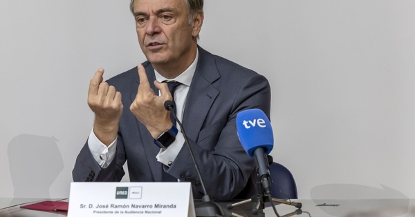 brujapiti2's tweet card. La Comisión Europea reprocha a España la falta de reforma del sistema de nombramiento de los vocales judiciales del CGPJ. Ningún partido político quiere renunciar al clientelismo de los nombramientos...