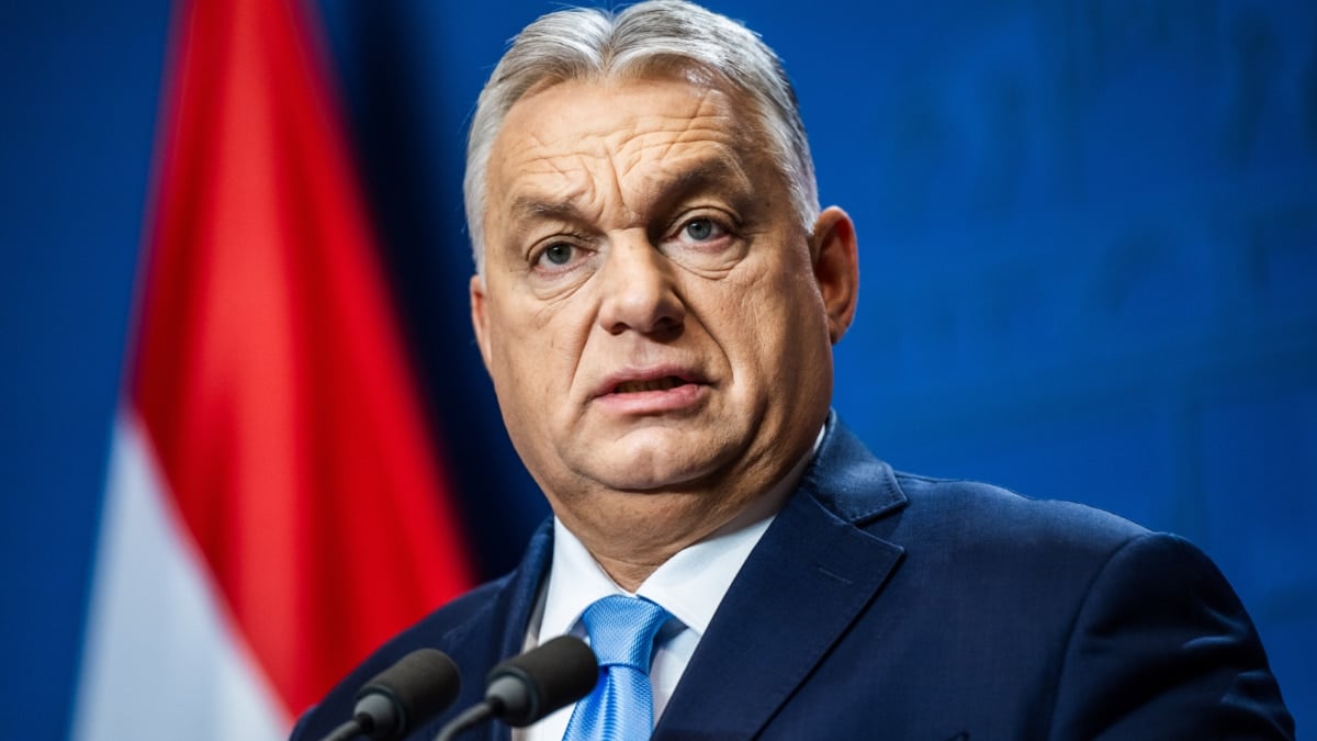 elindepcom's tweet card. La renta per cápita PPA es ya superior en Rumanía y la inflación es la mayor de la UE, mientras el entorno de Orbán nada en la abundancia