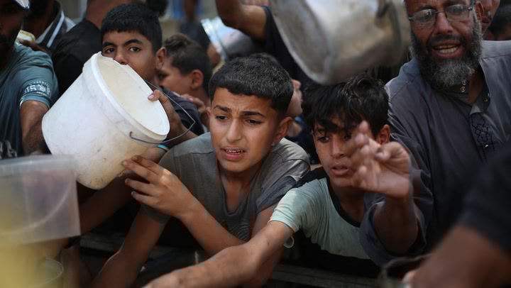 DoctorsXr's tweet card. A British surgeon in Gaza has claimed medical workers are seeing “clear patterns of injury”, suggesting IDF soldiers are deliberately shooting Gazan children in different body parts depending on the...