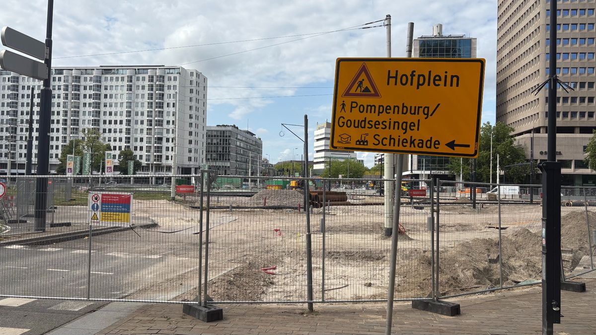 Flick1_'s tweet card. Dat er gebouwd wordt in het centrum van Rotterdam is van alle tijden, maar de komende jaren worden wel erg veel bouwputten geopend. Hoe kan het dat er zoveel projecten tegelijkertijd zijn gepland op...