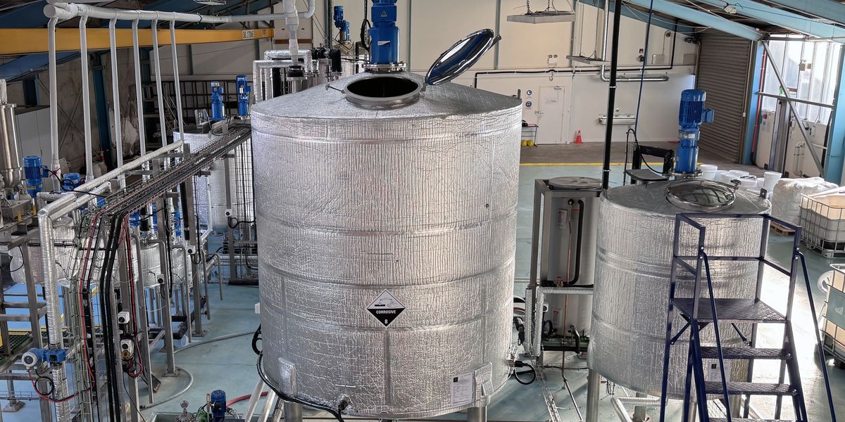deepgreendesign's tweet card. Aspiring Materials' process extracts valuable minerals from olivine, offering a cleaner, sustainable solution for battery material supply chains.
