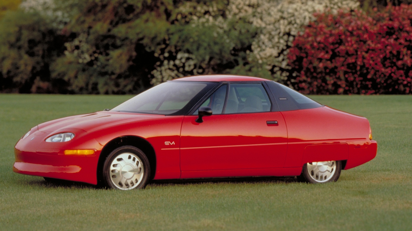UW_CSTV's tweet card. The EV1 was the first modern, mass-produced electric vehicle from a major automaker — pioneering some technologies you can still find in today's EVs. But the model was controversial, and short-lived.