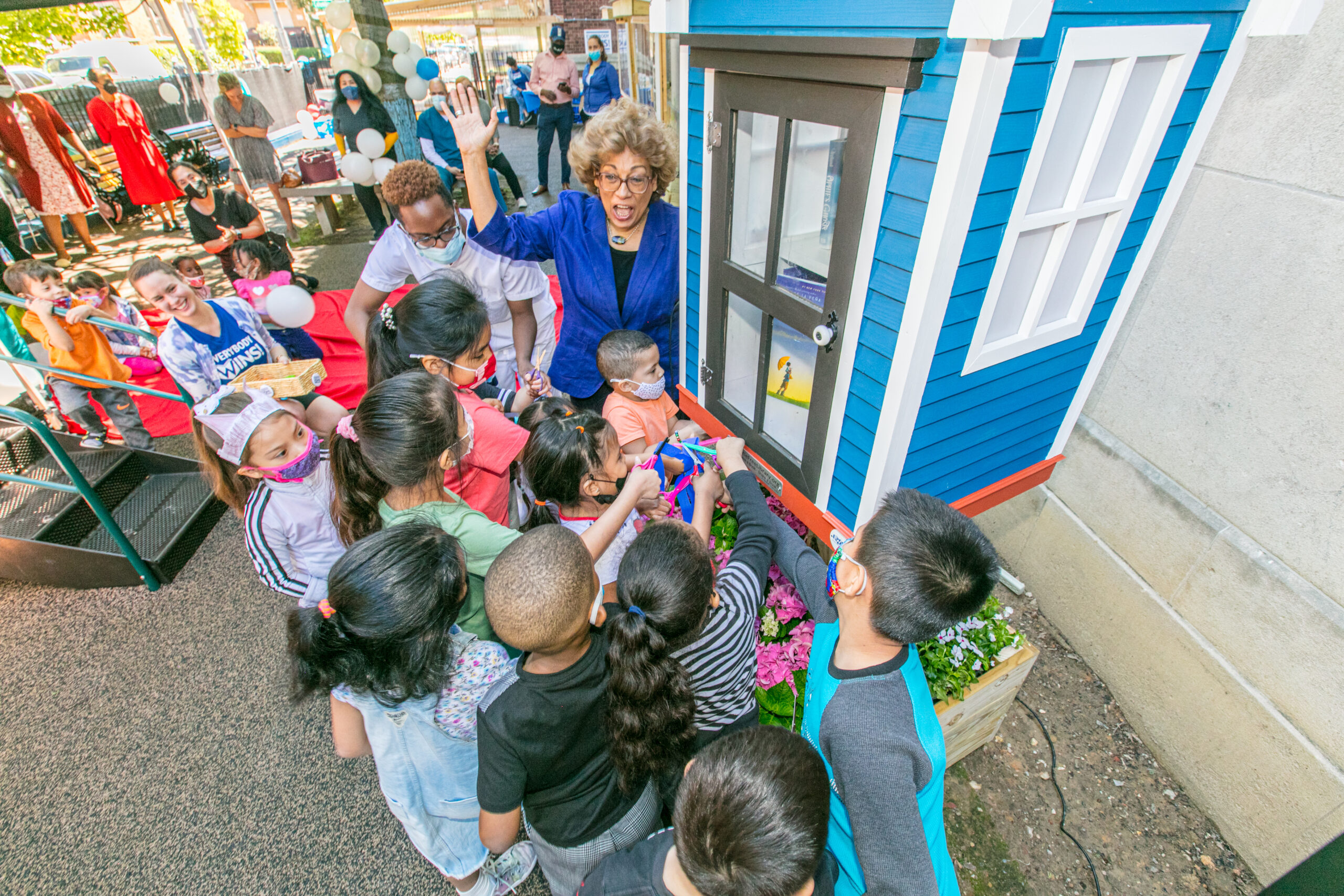 ReachReaders's tweet card. Little Free Library is a nonprofit organization based in Saint Paul, MN. Our mission is to build community, inspire readers, and expand book access for all.