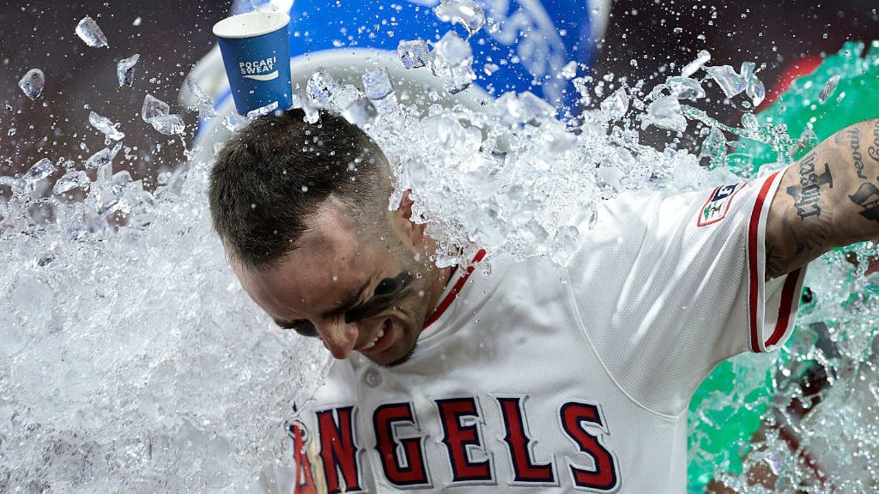 fox13seattle's tweet card. Zach Neto capped his bobblehead giveaway night with a two-out RBI single in the 10th inning to lift the Los Angeles Angels to a 3-2 win over the Seattle Mariners on Friday night.