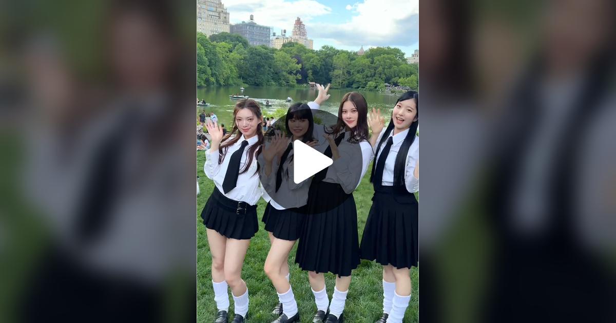 cosmosy_x's tweet card. 좋아요 53개, 댓글 4개가 있습니다. "school’s out, Central Park becomes the stage 🏫🔔🌳"
