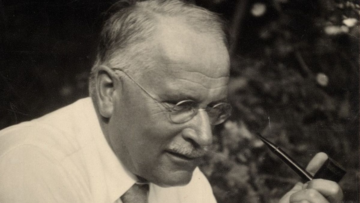 SoloLibri's tweet card. 150 anni fa nasceva Carl Gustav Jung che, con la sua psicologia analitica, diede vita a un modello alternativo a quello di Freud: difese la possibilità di un inconscio collettivo e valorizzò gli...