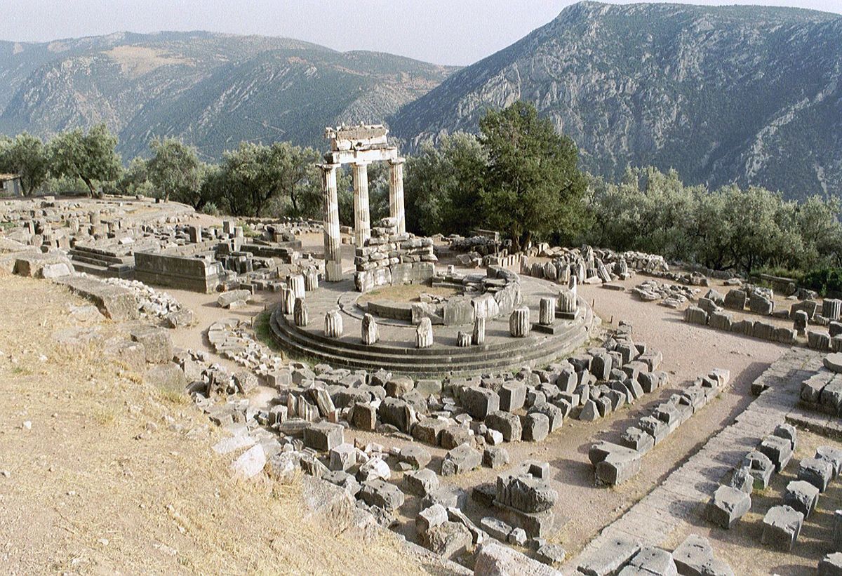 p_historians's tweet card. In 397 BCE. the Romans were stuck in multiple stalemates and it seems like they need some divine intervention, perhaps from Delphi!