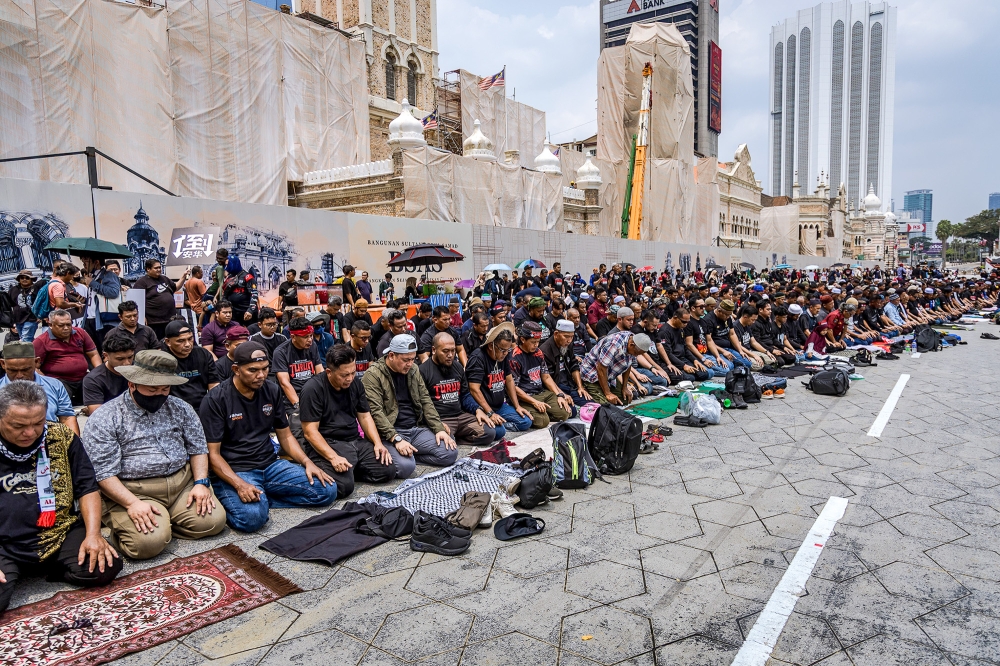 malaymail's tweet card. KUALA LUMPUR, July 26 — About 5,000 protesters are expected to march to Dataran Merdeka from Masjid Negara for the Turun Anwar protest.According to police, an estimated 5,000...