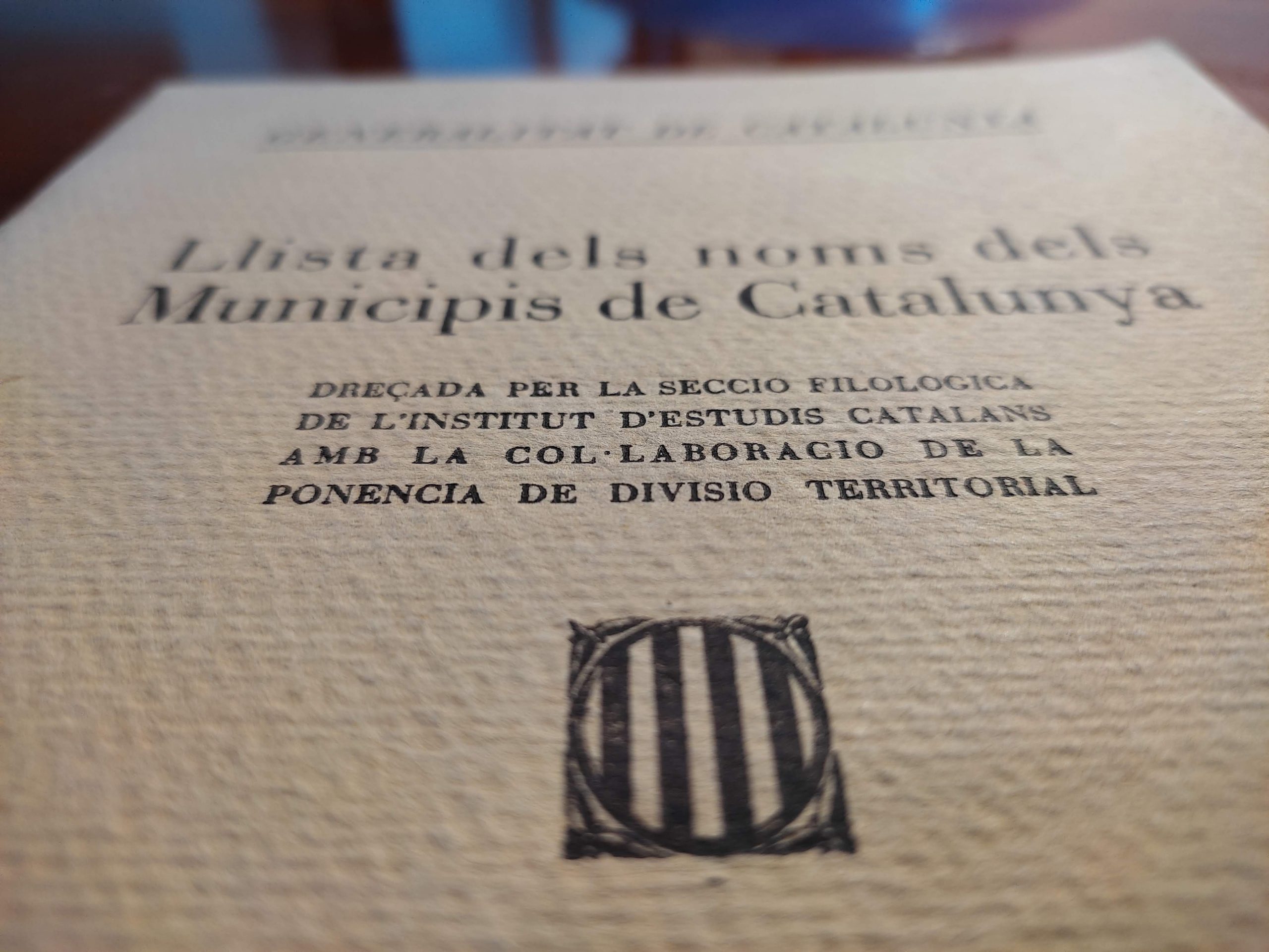 CabassersOrg's tweet card. Obligar les persones a escriure o a usar una grafia incorrecta del nom del lloc on viuen, sabent tant els obligats com l’administració que és incorrecta, és, indubtablement, un atac a la integritat...