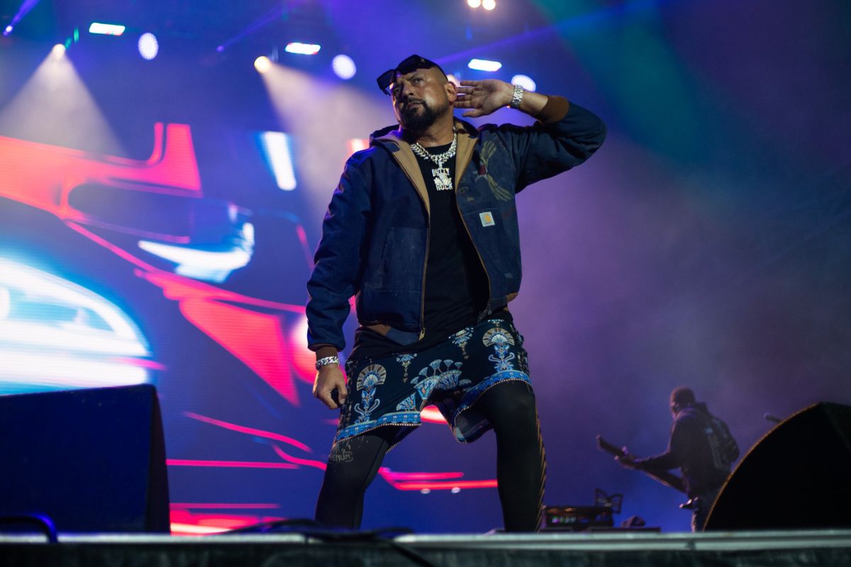 CharlatanLive's tweet card. On the sixth day of Bluesfest, Sean Paul and Peach Pit lit up the crowds with varied performance styles and musicality.