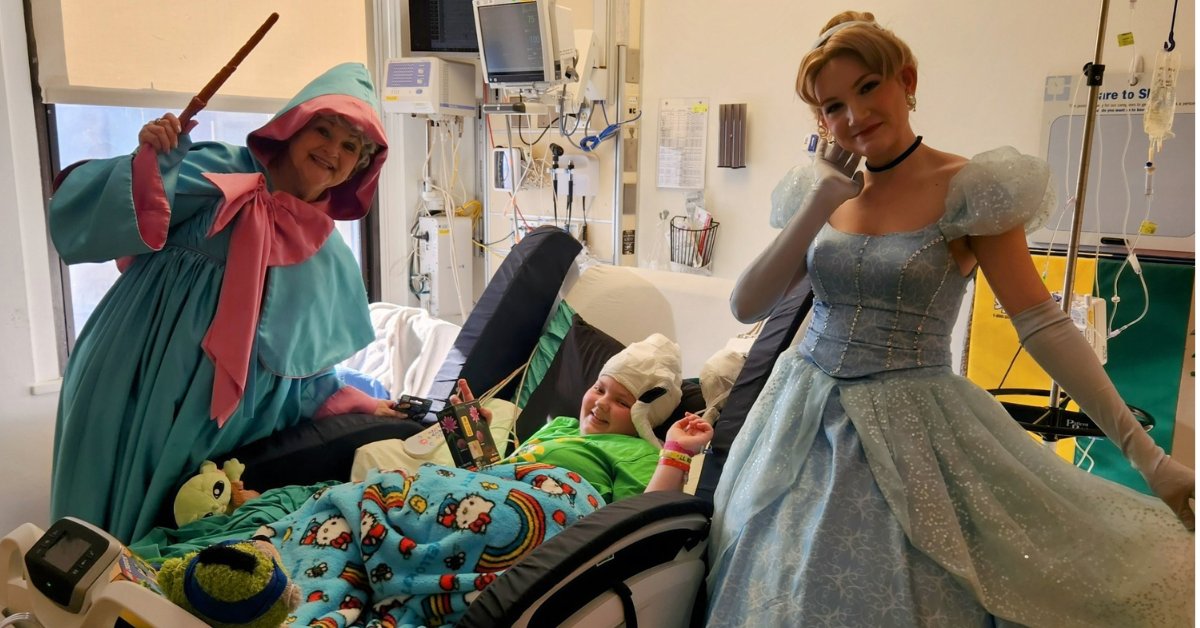 PESAlliance's tweet card. A hospital stay with your child can be overwhelming, but you’re not alone. Discover practical tips for managing stress, supporting siblings, advocating for your child, and finding moments of comfort...