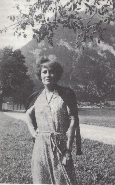 Manfred_Riepe's tweet card. Die junge Margarethe Trautenegg, geb. Czonka Die junge und die alte Homosexuelle. Versuch über die psychoanalytische Auffassung der Inversion bei Freud und Lacan Zoom-Vortrag, gehalten am 28.2. 202…