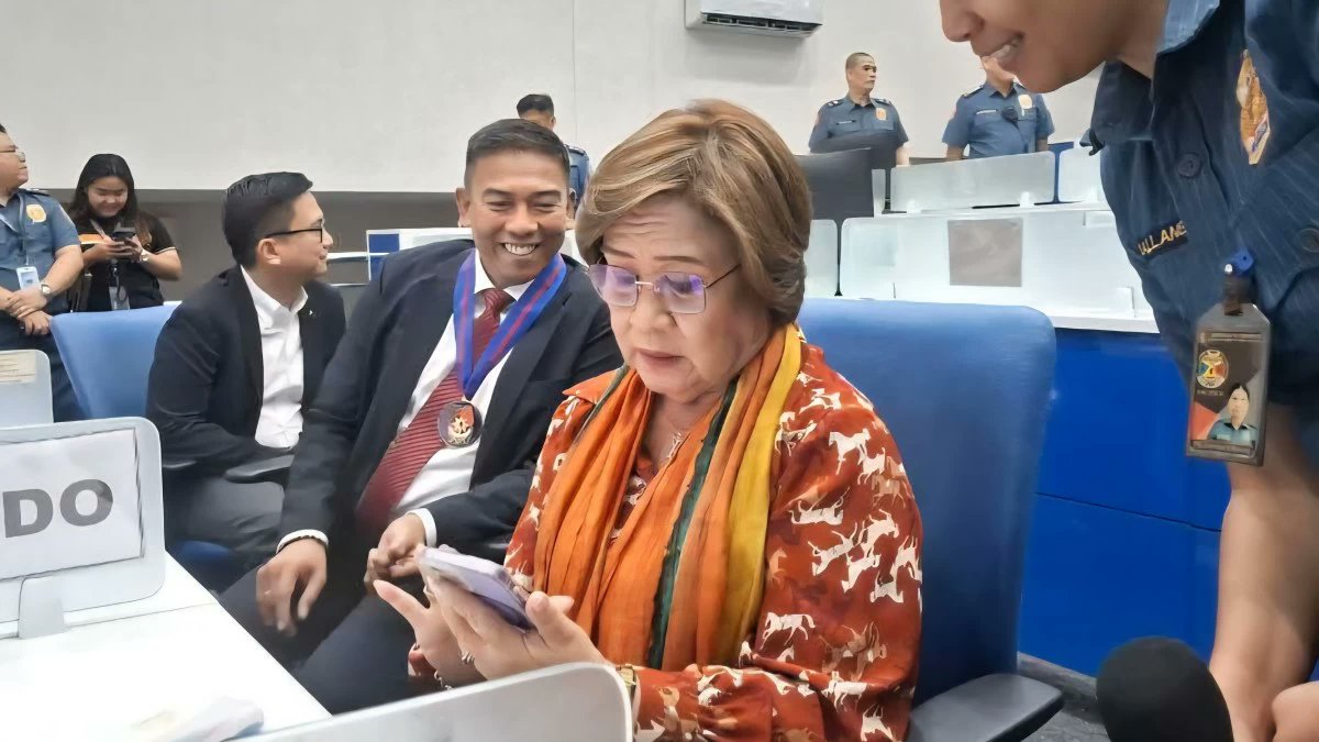 manilabulletin's tweet card. Mamamayang Liberal (ML) Party-list Rep. Leila de Lima issued an apology on Saturday afternoon, July 26 to the Supreme Court (SC) after she described its...