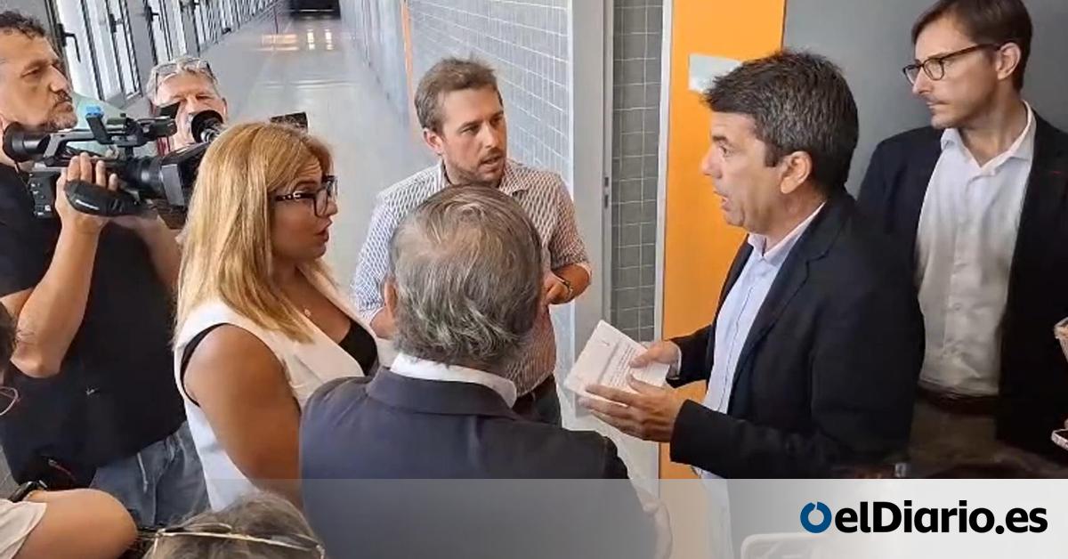 beatrizjimenezj's tweet card. La inauguración del instituto Azorín en Petrer se convierte en un acto cargado de reproches políticos y protestas ciudadanas contra el president de la Generalitat, Carlos Mazón