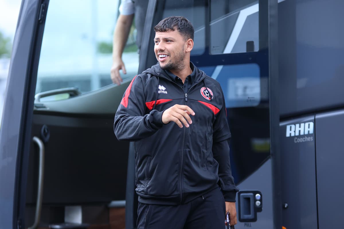 YPSport's tweet card. Leeds United are reportedly yet to hold “smooth” negotiations over a deal to sign Gustavo Hamer from Sheffield United.