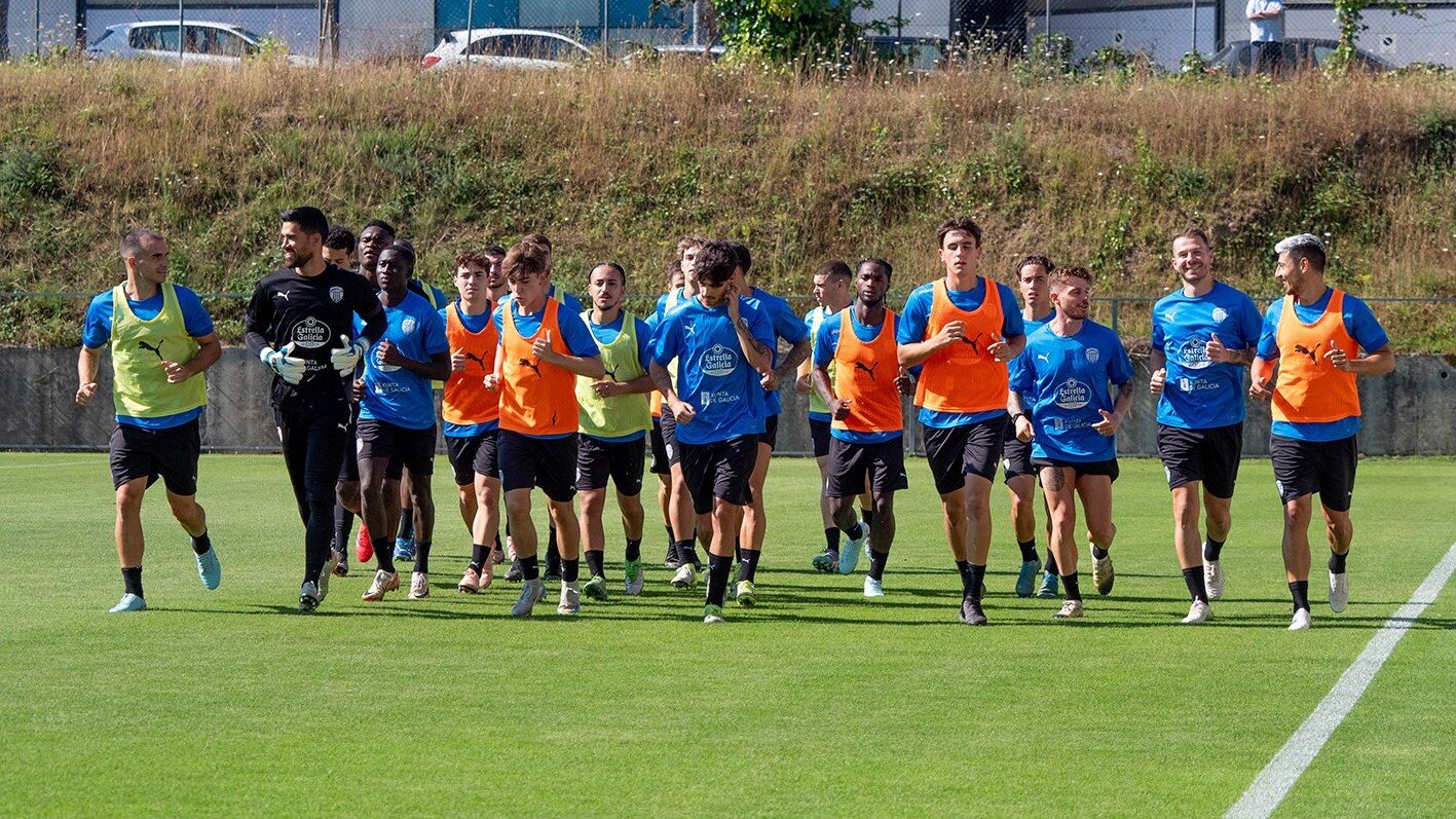 elprogreso_Lugo's tweet card. El CD Lugo disputa hoy ante un selección de A Mariña su primer amistoso de pretemporada. Yago Iglesias espera que se plasme en el campo lo trabajado durante los entrenamientos