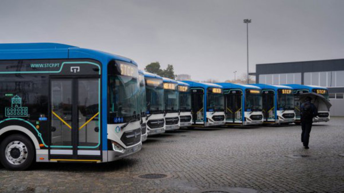 jsaeusebio's tweet card. A Sociedade de Transportes Coletivos do Porto (STCP) adjudicou o fornecimento de 30 autocarros elétricos e uma nova estação de carregamento à CaetanoBus por 11,7 milhões de euros, adiantou fonte...