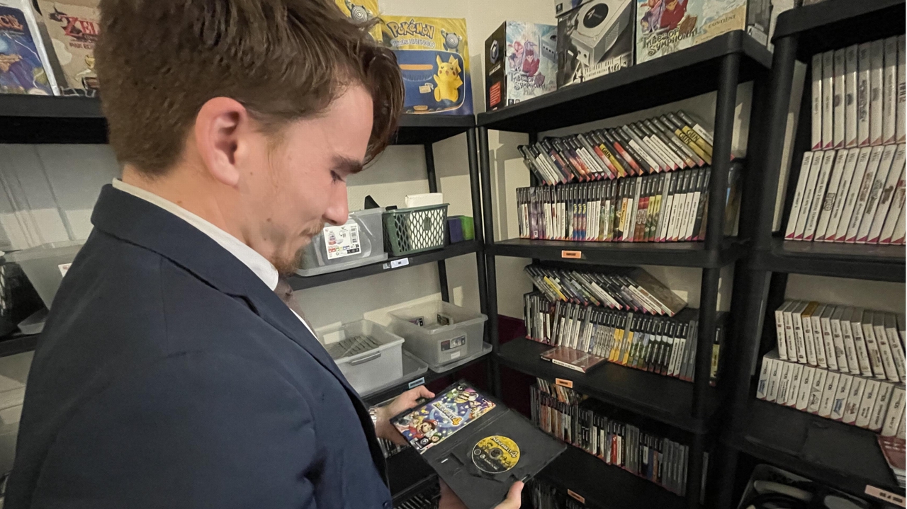 RetroPoloTV's tweet card. Installée à Poitiers, la société Masaru est un acteur de la vente de jeux vidéo rétro. Avec plus de 3.000 références en stock, elle est un paradis pour les collectionneurs.