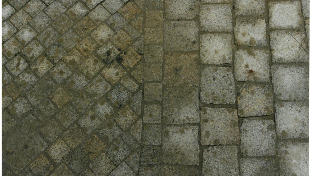 noz_os's tweet card. Teuer, brüchig, schwer zu reinigen: Vor 25 Jahren erlebte Osnabrück ein Desaster mit China-Pflaster. Jahrelang wurde über die Große Straße gestritten.