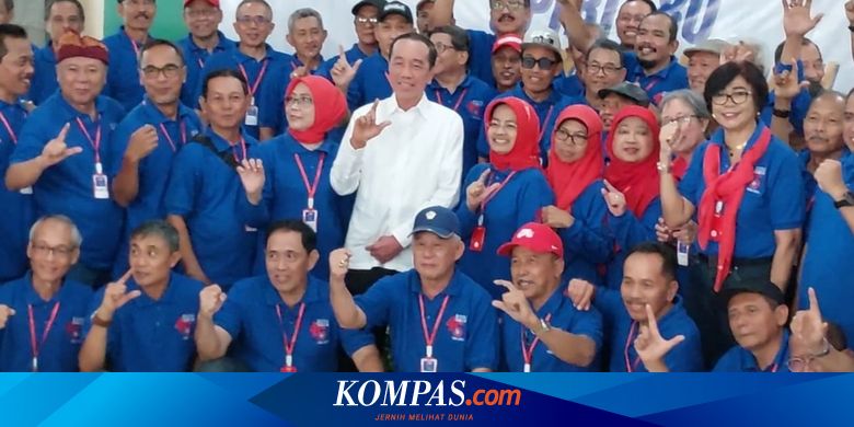 kompascom's tweet card. Presiden Joko Widodo hadir di reuni angkatan 80 Fakultas Kehutanan UGM, tampil beda dan penuh kebersamaan.