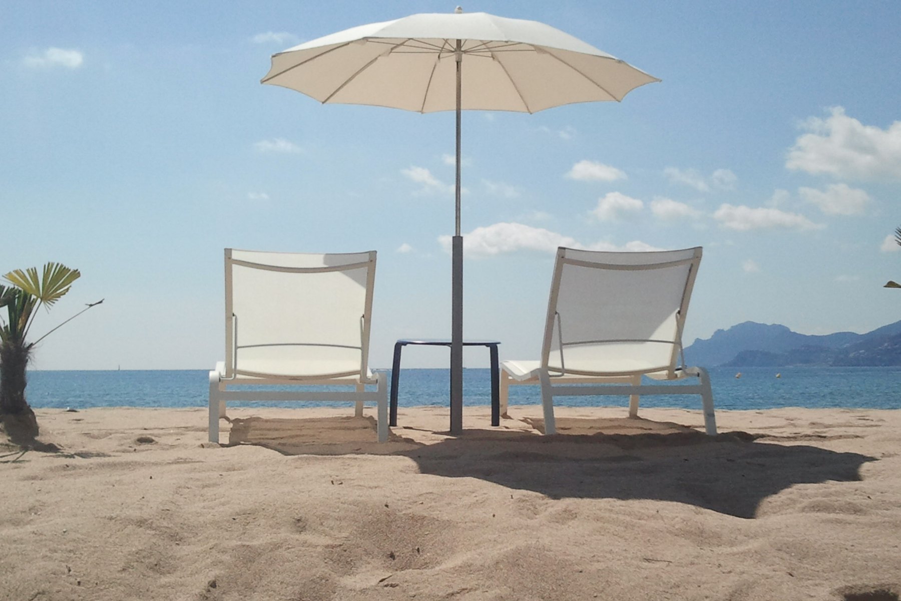 dumbartonreport's tweet card. Financial stresses can be an issue on holidays, so here's how you can create a reasonable budget for your next trip