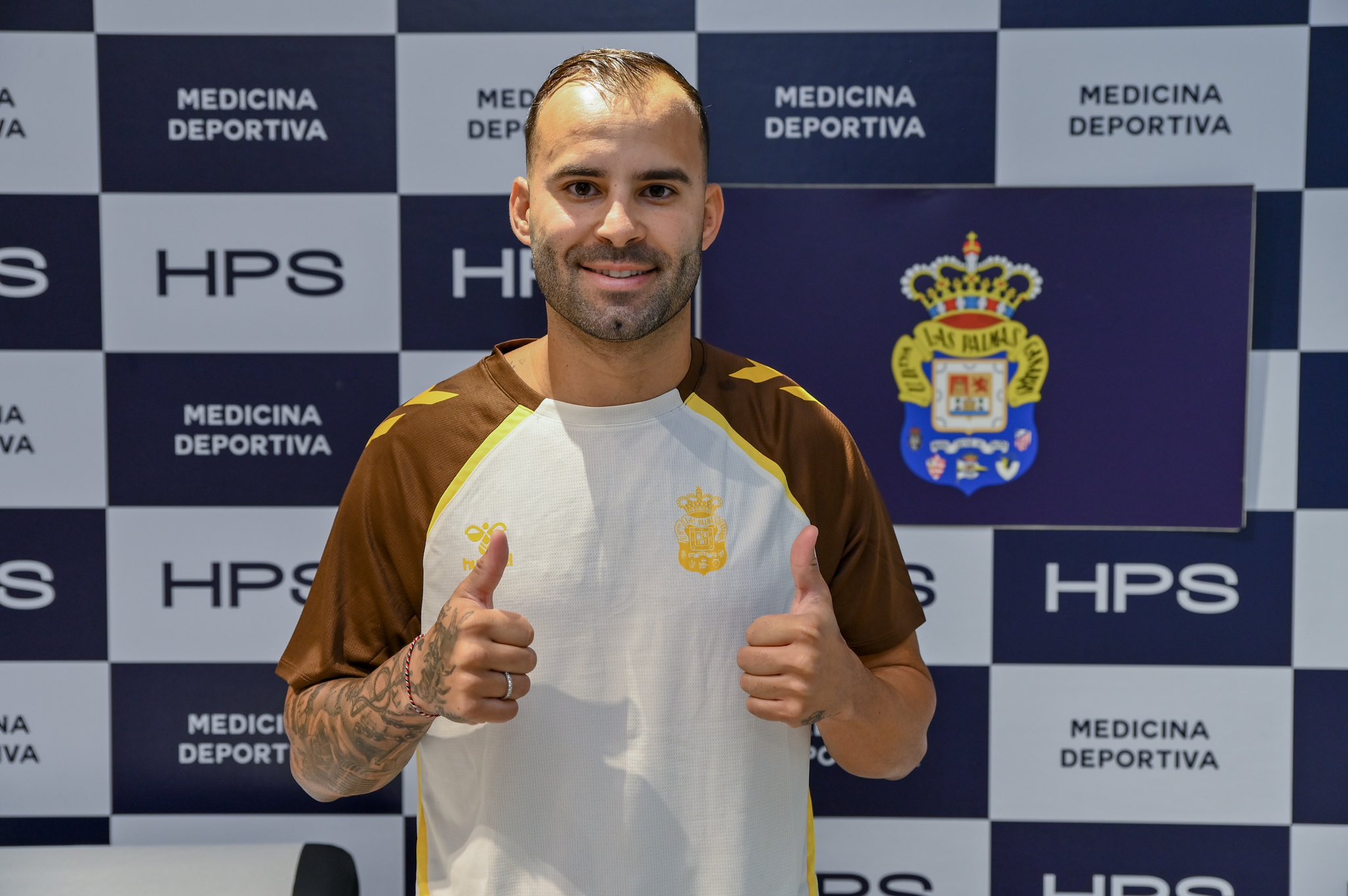 udlaspalmasNET's tweet card. El jugador grancanario se presenta como nuevo futbolista amarilla en la que es su tercera etapa en el club. Siga en directo la presentación aquí: