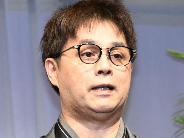 shino7878shino's tweet card. 落語家立川志らく（61）が26日、自身のSNSで、当面の休養を発表した。X（旧ツイッター）を更新し、「以前から痛めておりました坐骨神経。座布団に座る事が出来ず全て椅子に座っての落語。しかし