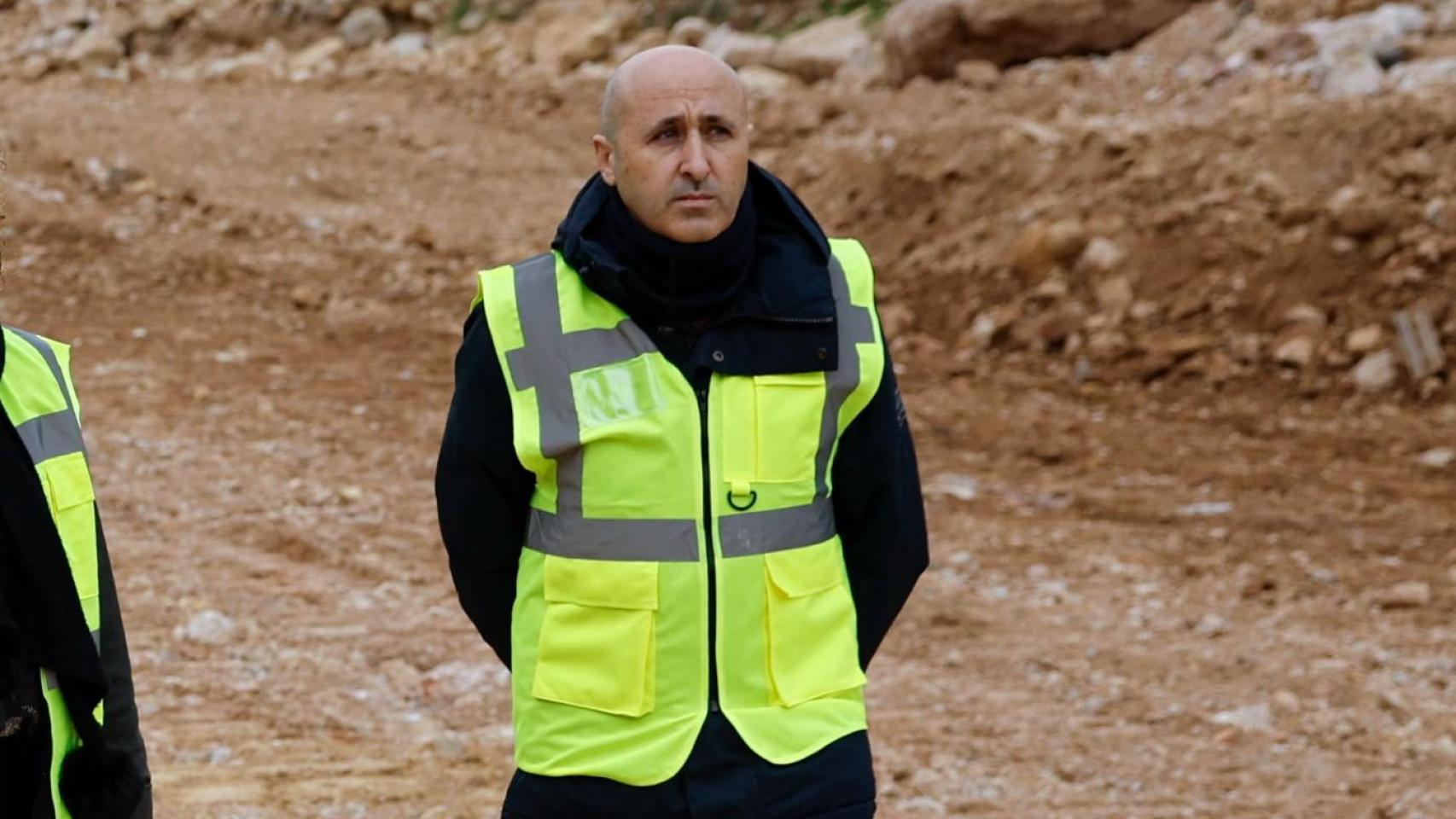 criaturina's tweet card. El dirigente, que huye de la prensa desde la tragedia, queda señalado: "Cabría preguntar a los responsables por qué no se llevaron a cabo los avisos". Más información: La Guardia Civil carga contra...