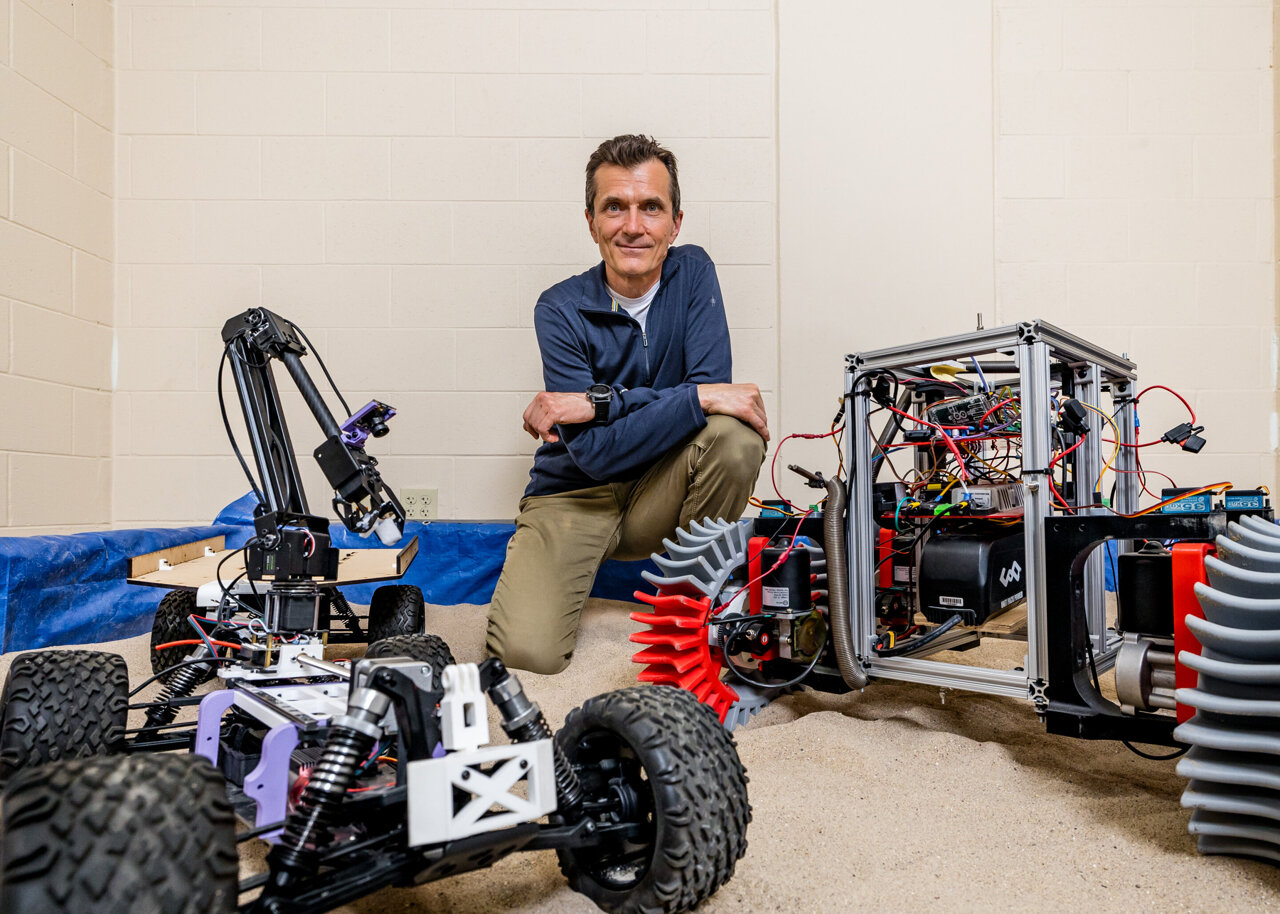 TechXplore_com's tweet card. When a multimillion-dollar extraterrestrial vehicle gets stuck in soft sand or gravel—as did the Mars rover Spirit in 2009—Earth-based engineers take over like a virtual tow truck, issuing a series...