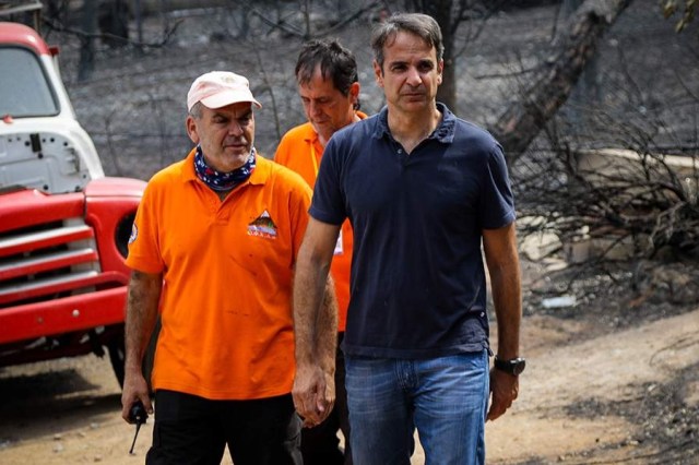 Karditsastakra's tweet card. «Ένα χρόνο μετά την τραγωδία στο Μάτι «στον Ειδικό Λογαριασμό Αρωγής των πυρόπληκτων έχουν κατατεθεί 37,8 εκατ. ευρώ από 2.770 φυσικά ή νομικά πρόσωπα. Έναν χρόνο μετά, τα 31 εκατ. από αυτά, λιμνάζ…