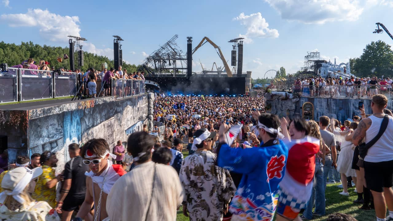 stefanvanlaar's tweet card. De Israëlische dj Skazi heeft op het laatste moment afgezegd voor zijn optreden zaterdag op het Belgische dancefestival Tomorrowland. Hij noemt "veiligheidsoverwegingen" als reden. Er was controverse...