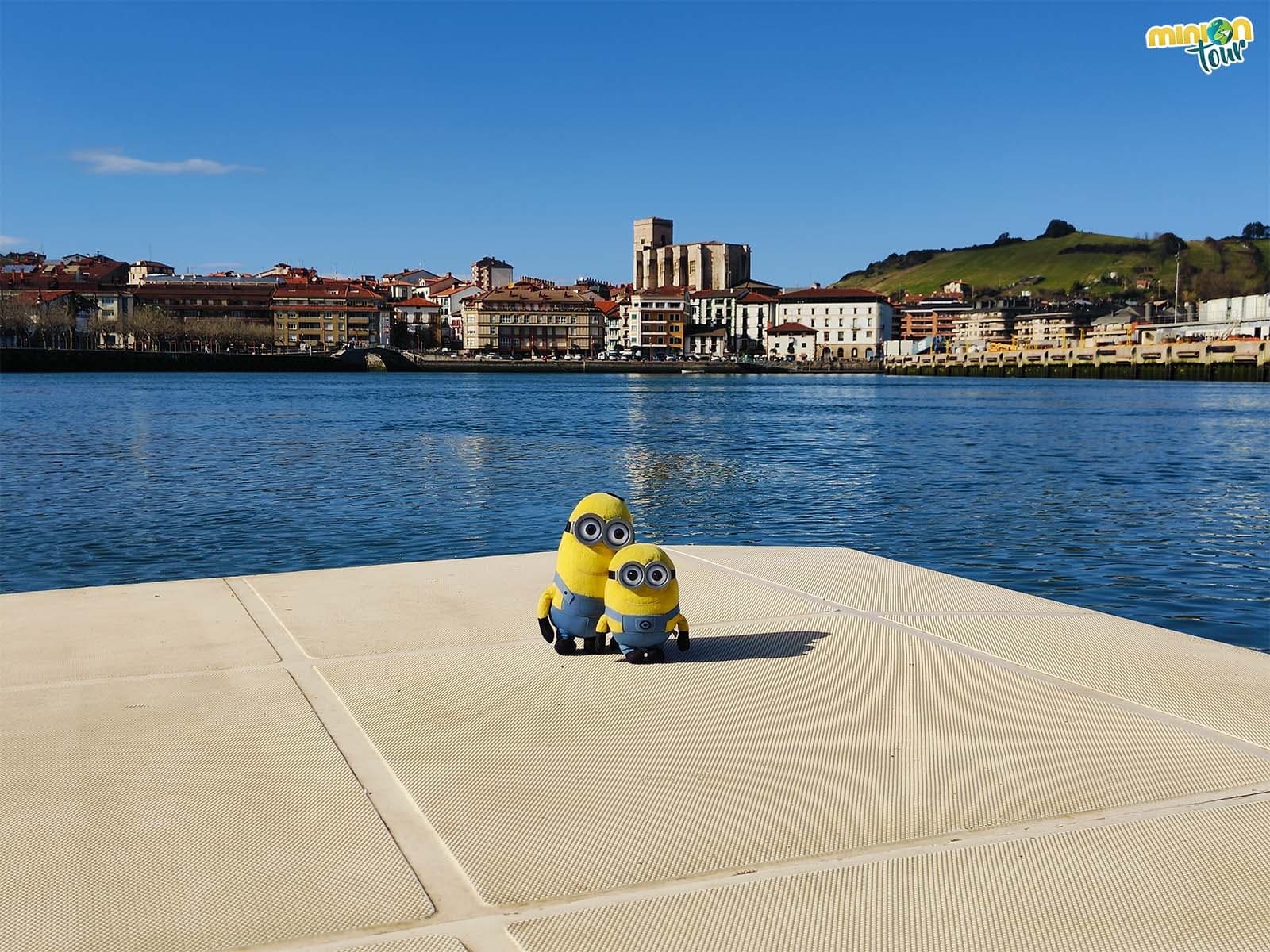 MiniOnTourES's tweet card. Descubre aquí todo lo que tienes que ver en Zumaia. Además, te chivamos nuestros consejitos para organizar tu visita sin perderte nada.