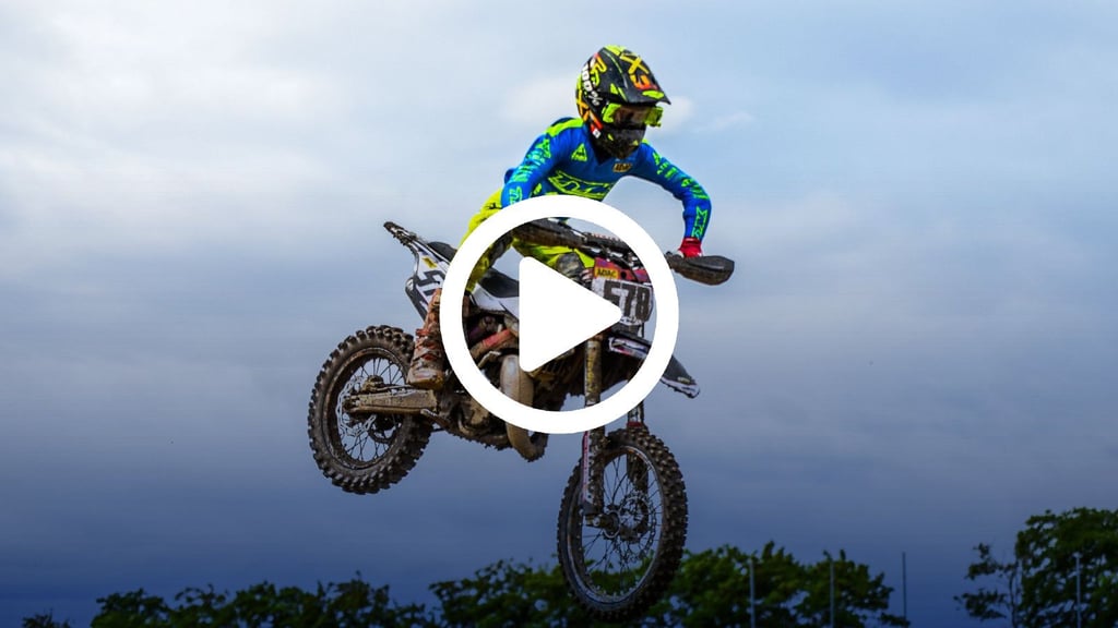 mzwebde's tweet card. Motocross-Talent Neo Nindelt reist vom Saalekreis zur Europameisterschaft nach Tschechien. Der Fahrer des MSC Teutschenthal begeistert mit Siegen in Serie. Nun hofft der 13-Jährige, sich auch auf...